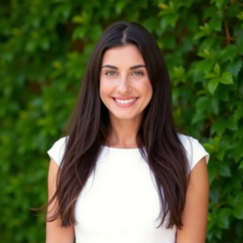 Headshot of Erin Sahn, LCSW