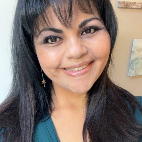 Headshot of Leslie Bartholomew, LMFT