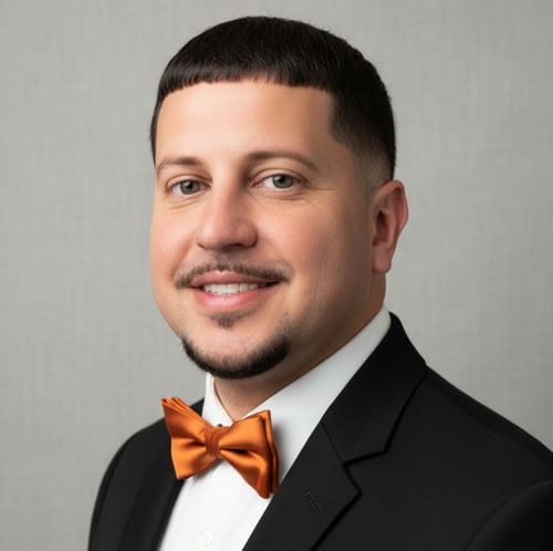 Headshot of Edgardo Nieves, LPC