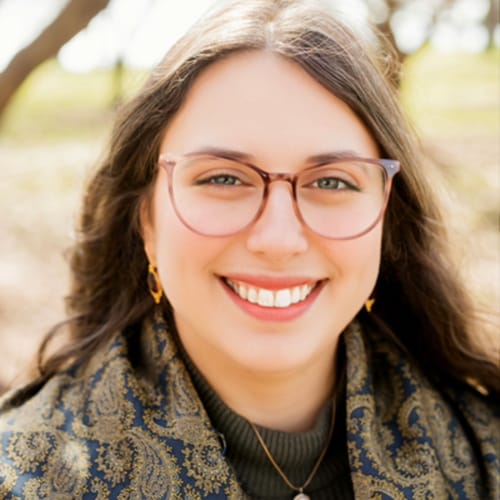 Headshot of Mariel Farhi, MFT