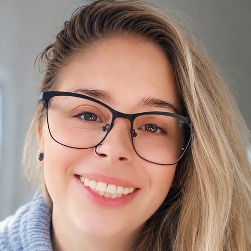 Headshot of Alexis Auld-Szalay, LMHC
