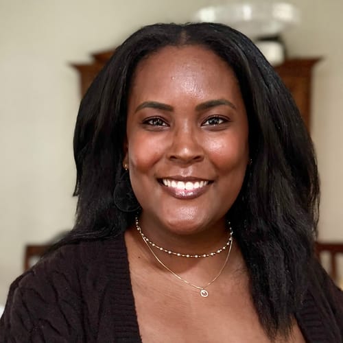 Headshot of Paula Da Silva-DeBrew, LCPC