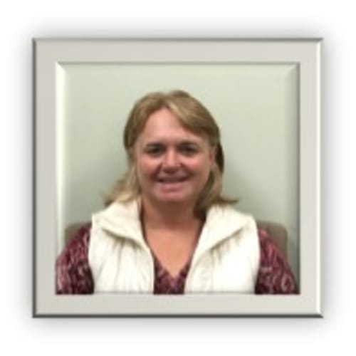 Headshot of Laurie Linsley, LMFT