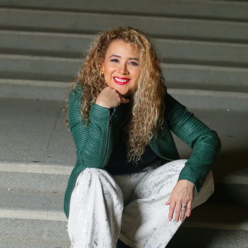 Headshot of Arlyn Mendoza, LMFT