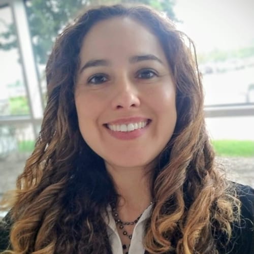 Headshot of Cynthia De Los Santos, LMFT