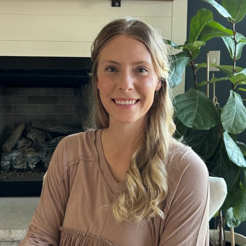 Headshot of Laura Brown, LICSW