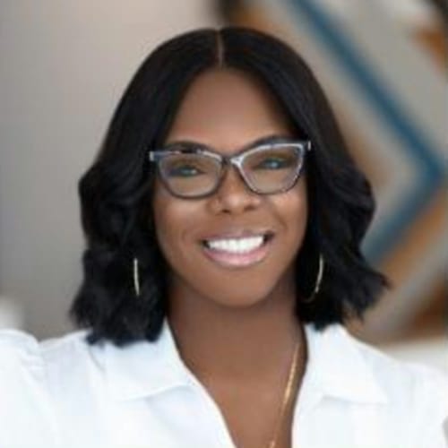 Headshot of Shaunesse Bell, LPC