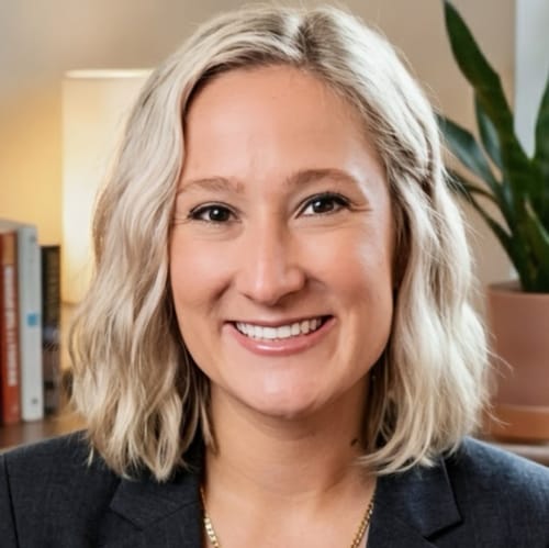 Headshot of Arianna Poteres, LCSW
