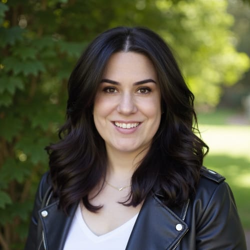Headshot of Eva Gonzalez Carey, LMHC