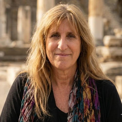Headshot of Vita Callari, LCSW