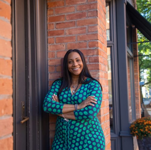 Headshot of Rhonda Davis, LMSW