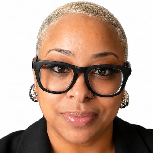 Headshot of ShaQuilla Simmons, CRNP