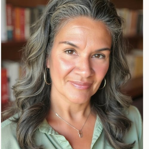 Headshot of Carmen Valentin, LCSW
