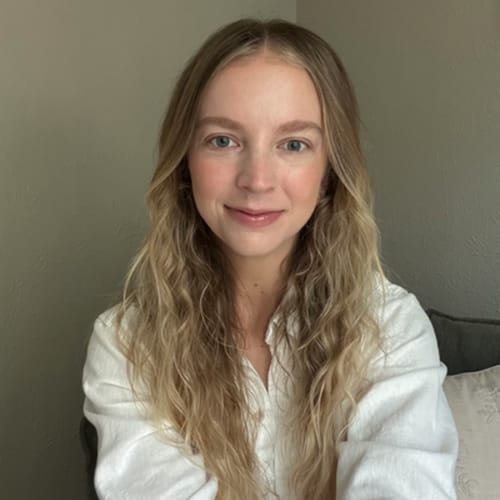 Headshot of Sara Bratcher, LCSW