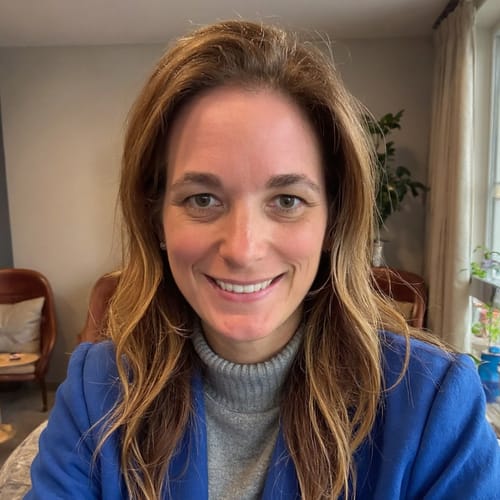 Headshot of Lisa McKenna, LCSW