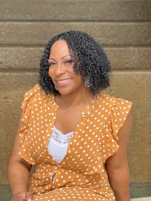 Headshot of Kenya Hicklen, LMFT