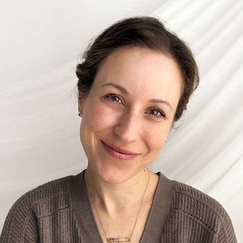 Headshot of Lauren Wisniewski, LMHC