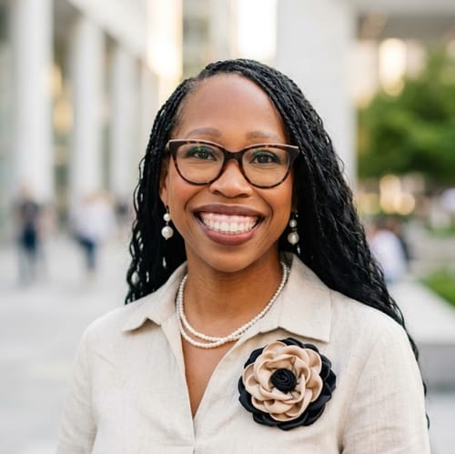 Headshot of LaShondra Manning, LPC