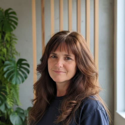 Headshot of Robin Love, LCSW
