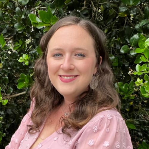 Headshot of Julia DeLettre, LMHC