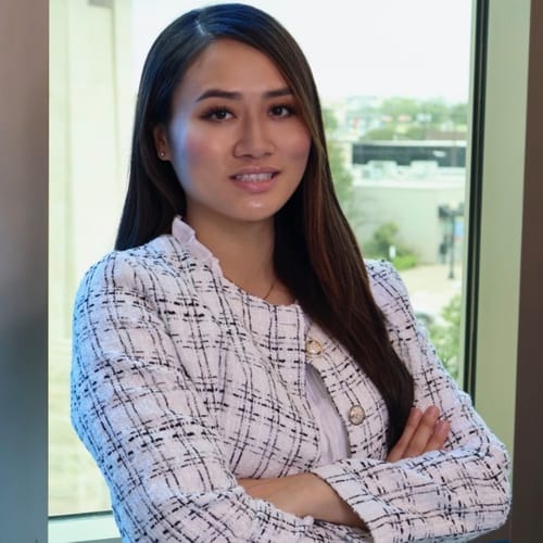 Headshot of Vyvian Nguyen, LCSW