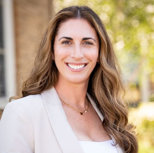 Headshot of Maddy Martins, PSYCHOLOGIST