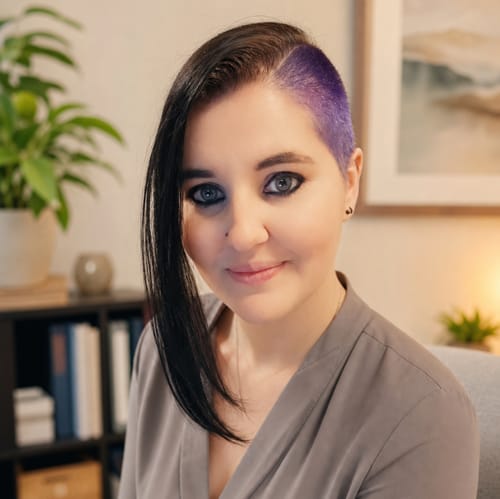 Headshot of Courtney Baxter, LPC