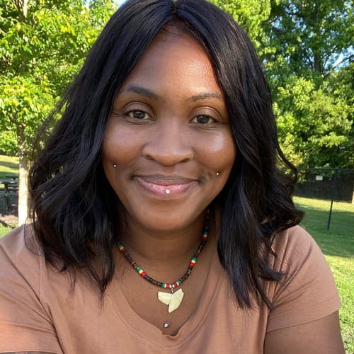 Headshot of Bobbie Jones, LCSW