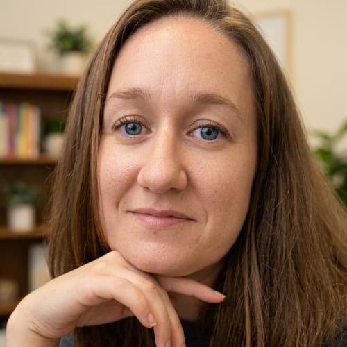 Headshot of Jenni Woodson Colón, LPC