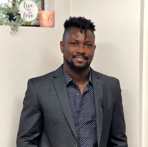 Headshot of Israel Akinrinmade, LPC