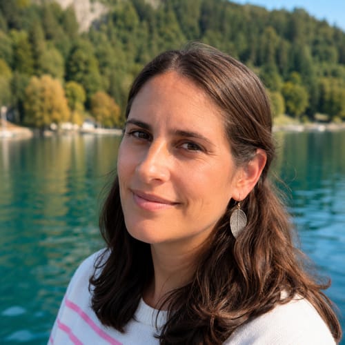 Headshot of Roxana Somonte Lopez, LPC