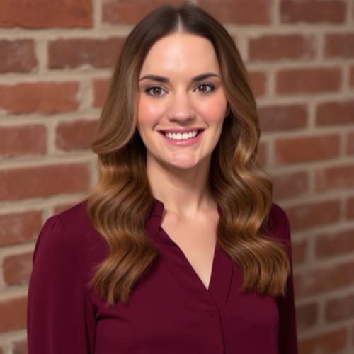 Headshot of Laura Garza, LICSW