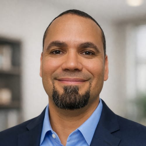 Headshot of Alex Rendón-Román, LPCMH