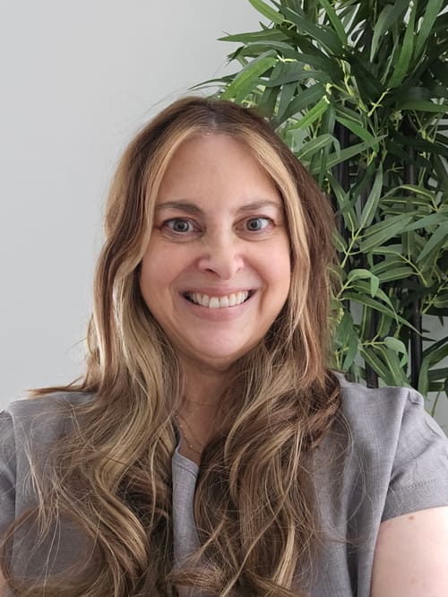 Headshot of Lisa Zucker, LCSW