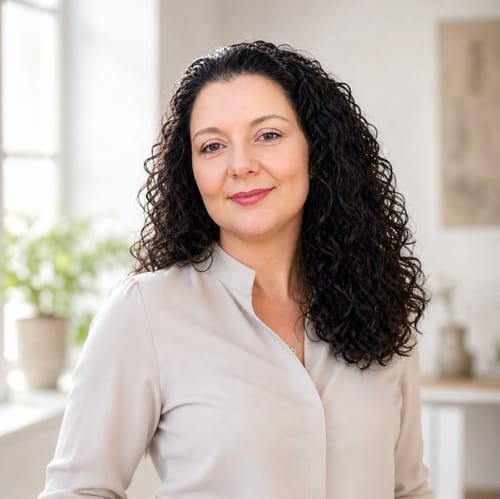 Headshot of Lisa Beneventano, LCSW