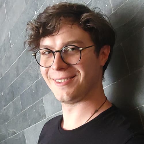 Headshot of Alex Lindsay, LMSW