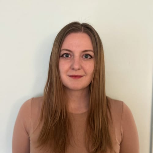 Headshot of Sara Bonne, LCSW