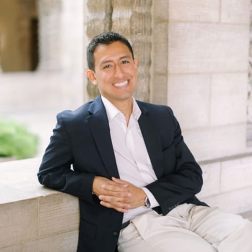Headshot of Alex Luna, MD