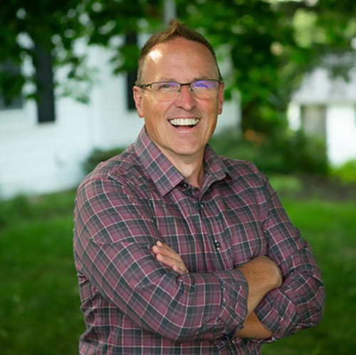 Headshot of Timothy Harlos, LPC