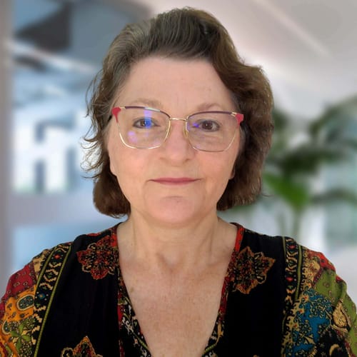 Headshot of Linda Combs, LPC