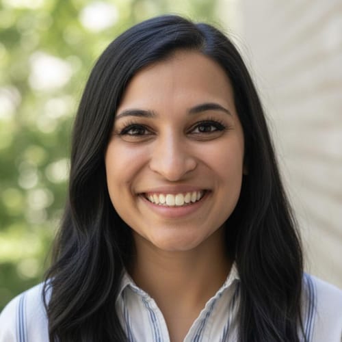 Headshot of Pooja Patel, LPC