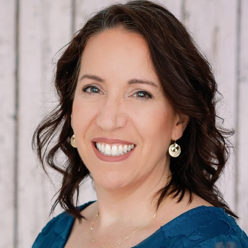 Headshot of Lauren Ross, LCSW
