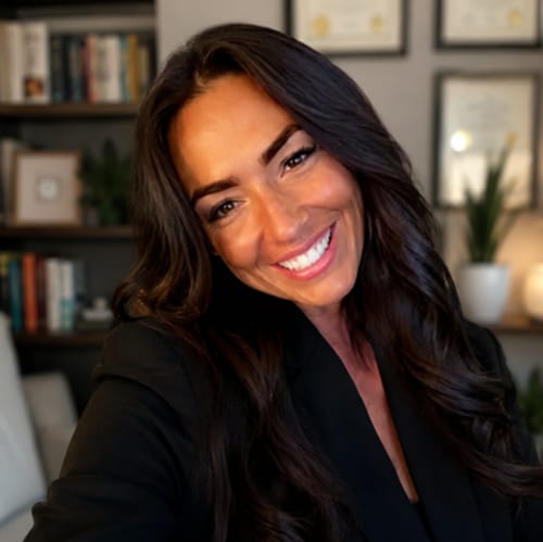 Headshot of Dana McArthur, LMFT