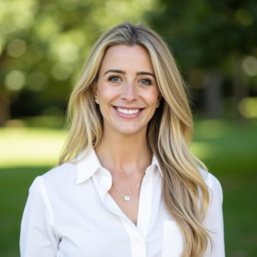 Headshot of Caitlin Leavey, LMHC