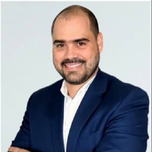 Headshot of Yasmani LLanes Basulto, LMHC