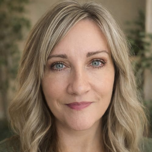 Headshot of Cally Dingler, ARNP