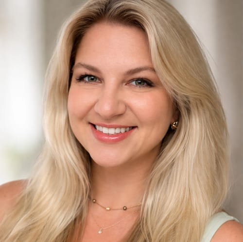 Headshot of Elizabeth Siclari, LCAT