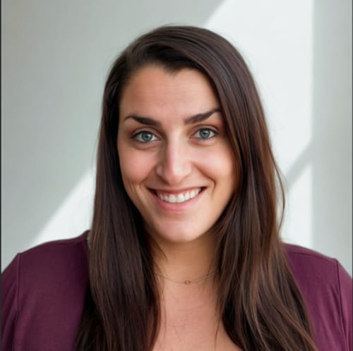Headshot of Clayleen Kors, LCSW