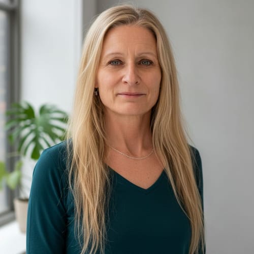 Headshot of Stephany Albert, LCSW