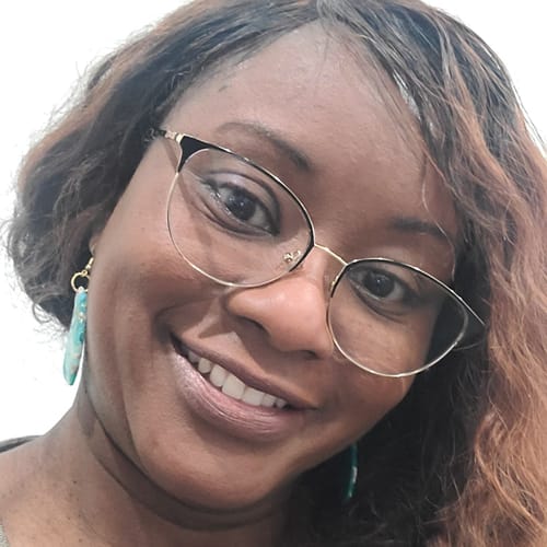 Headshot of Tracey Hinds, LCSW